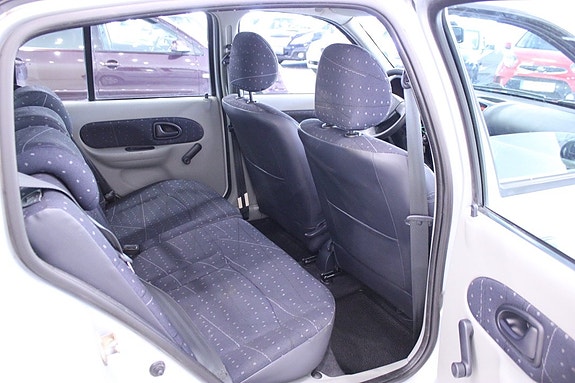 Renault Clio 17 of 24