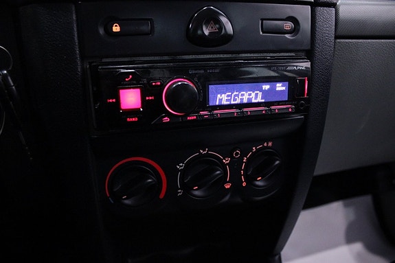 Renault Clio 20 of 24