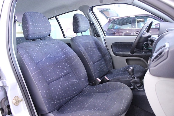 Renault Clio 16 of 24