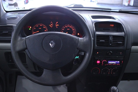 Renault Clio 13 of 24