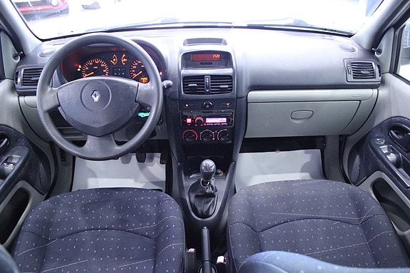 Renault Clio 11 of 24