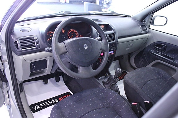 Renault Clio 10 of 24