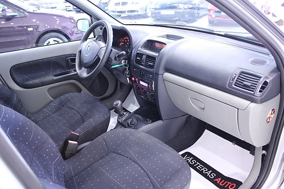 Renault Clio 12 of 24