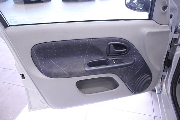 Renault Clio 24 of 24