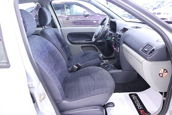 Renault Clio 14 of 24