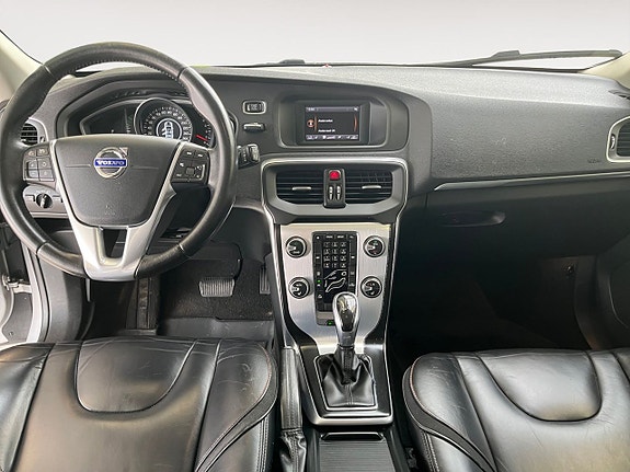 Volvo V40 11 of 26