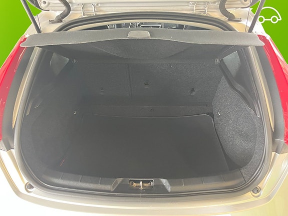 Volvo V40 17 of 26