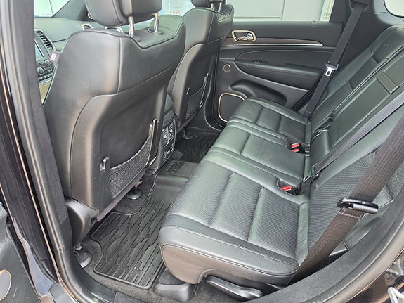 Jeep Grand Cherokee 10 of 17
