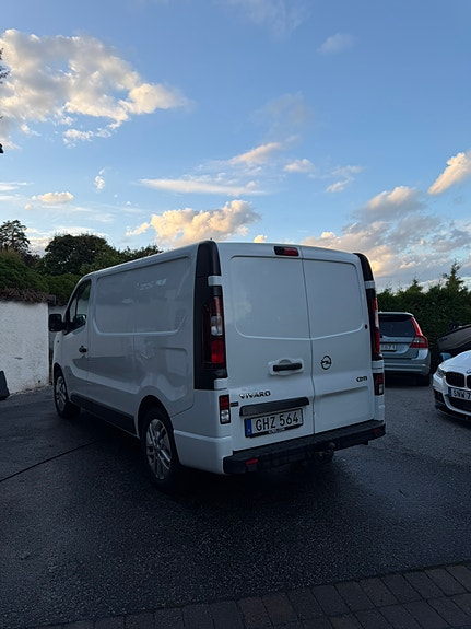 Opel Vivaro 4 of 5