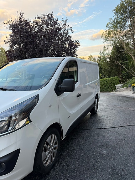 Opel Vivaro 2 of 5