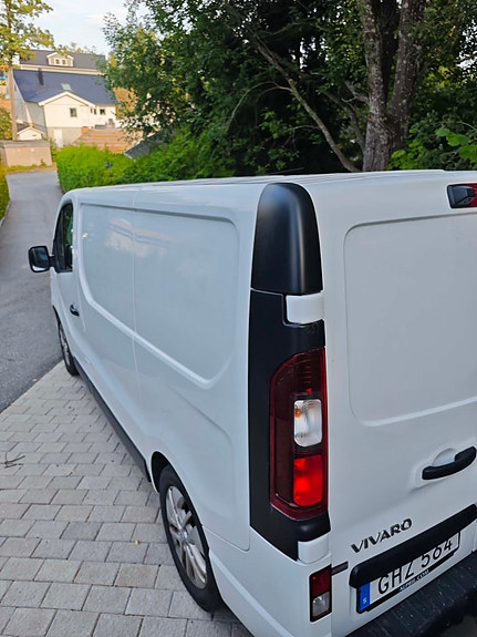 Opel Vivaro 2 of 2