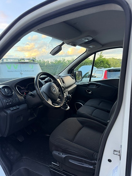 Opel Vivaro 5 of 5