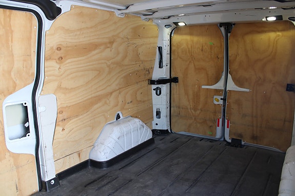 Ford Transit Custom 10 of 12