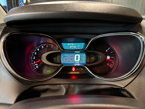 Renault Captur 10 of 25