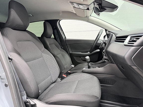 Renault Clio 15 of 16