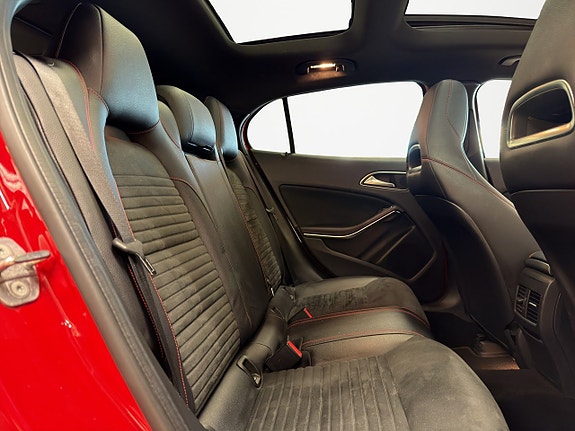Mercedes-Benz GLA200 17 of 22