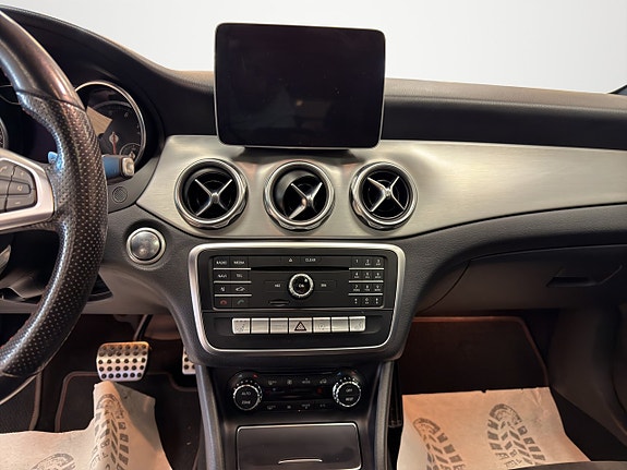 Mercedes-Benz GLA200 15 of 22