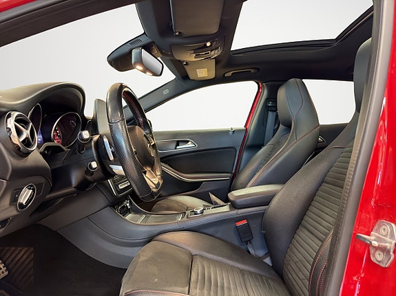 Mercedes-Benz GLA200 13 of 22