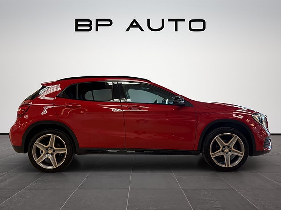 Mercedes-Benz GLA200 8 of 22