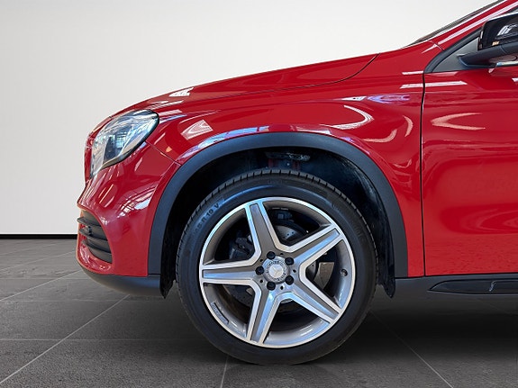 Mercedes-Benz GLA200 9 of 22