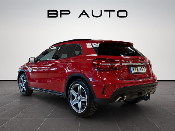 Mercedes-Benz GLA200 2 of 22