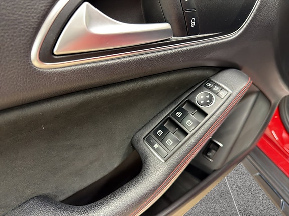 Mercedes-Benz GLA200 19 of 22
