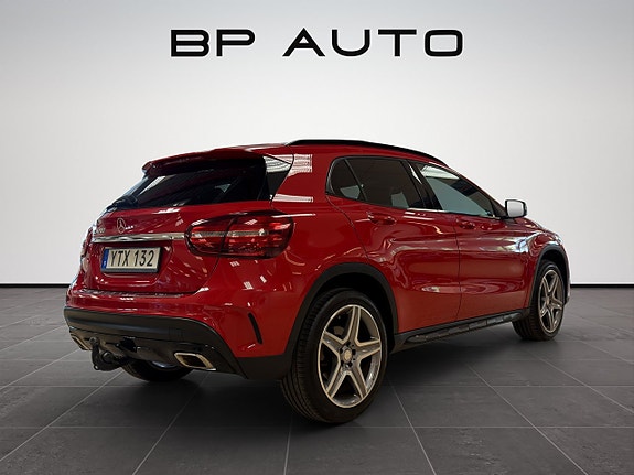 Mercedes-Benz GLA200 4 of 22