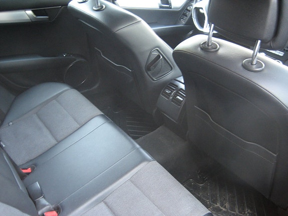 Mercedes-Benz C180 15 of 21