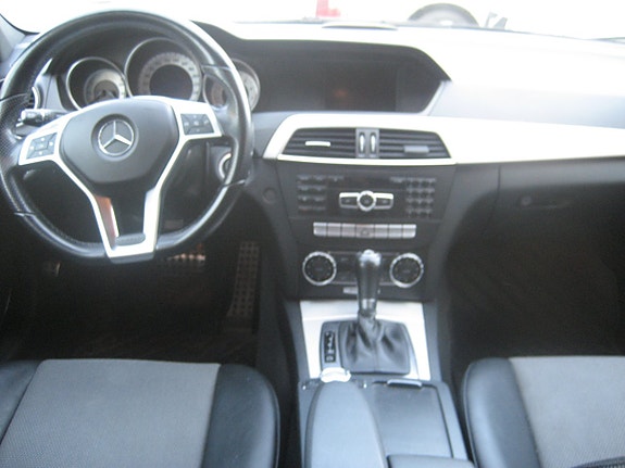 Mercedes-Benz C180 8 of 21