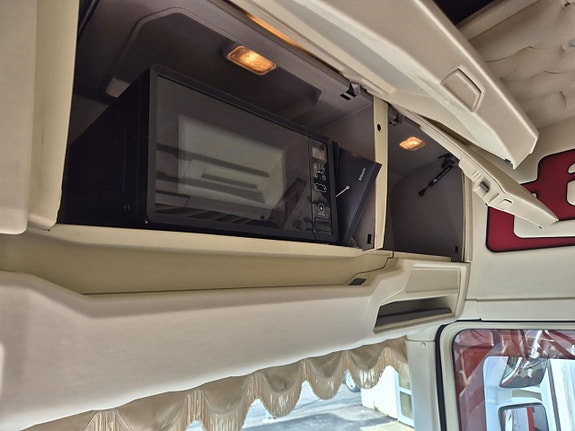 Scania S650 A6x2LB 13 of 17