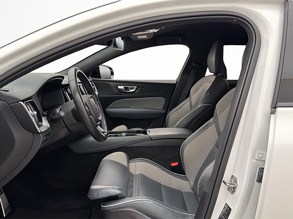 Volvo V60 13 of 29
