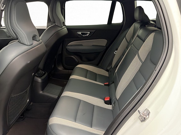 Volvo V60 11 of 29