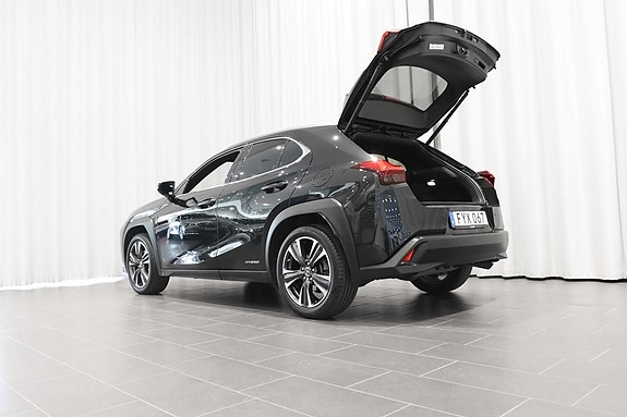 Lexus UX250h 4 of 22