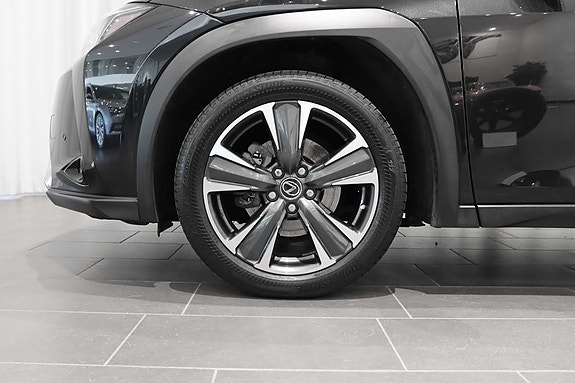 Lexus UX250h 7 of 22