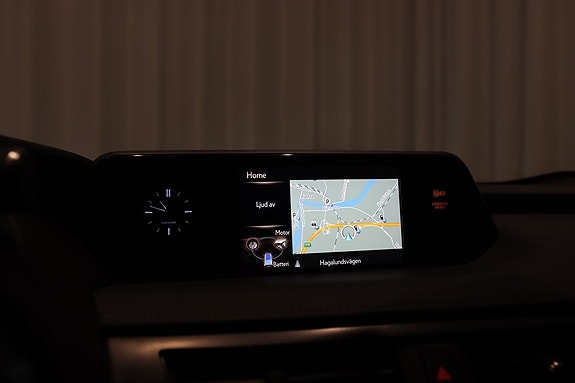 Lexus UX250h 16 of 22