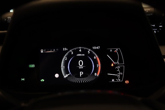 Lexus UX250h 15 of 22
