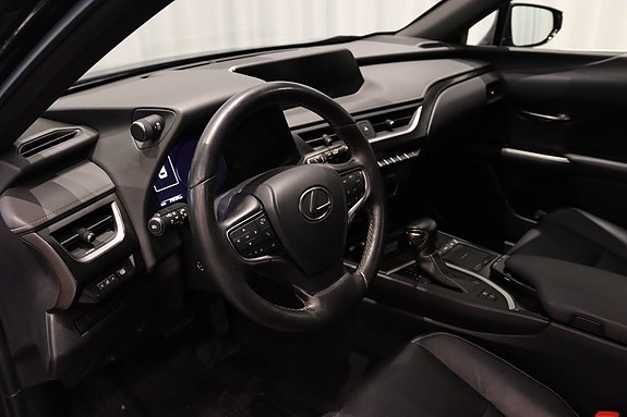 Lexus UX250h 10 of 22