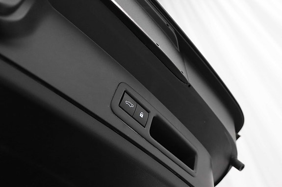 Lexus UX250h 6 of 22
