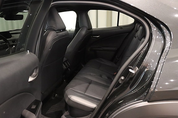 Lexus UX250h 9 of 22