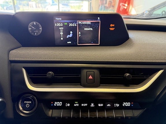 Lexus UX300e 11 of 19