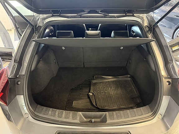 Lexus UX300e 8 of 19