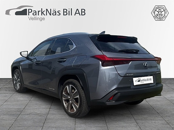 Lexus UX300e 3 of 19