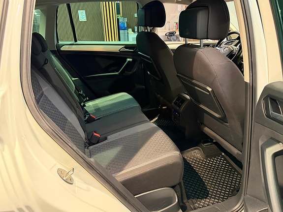 Volkswagen Tiguan 21 of 30