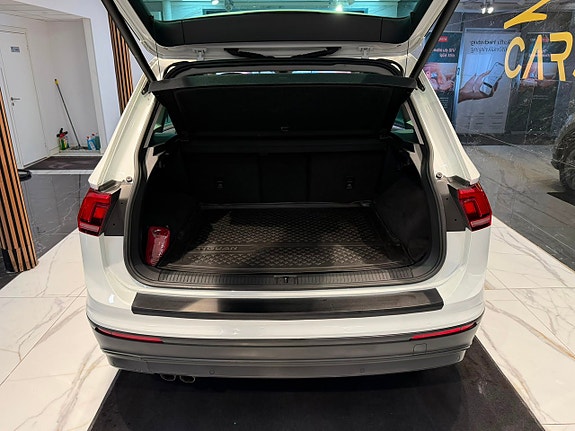 Volkswagen Tiguan 5 of 30