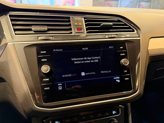Volkswagen Tiguan 18 of 30