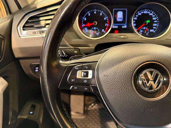 Volkswagen Tiguan 12 of 30