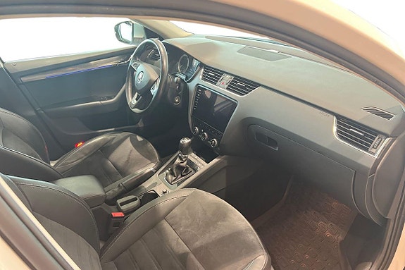 Skoda Octavia Scout 7 of 23