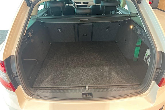Skoda Octavia Scout 12 of 23