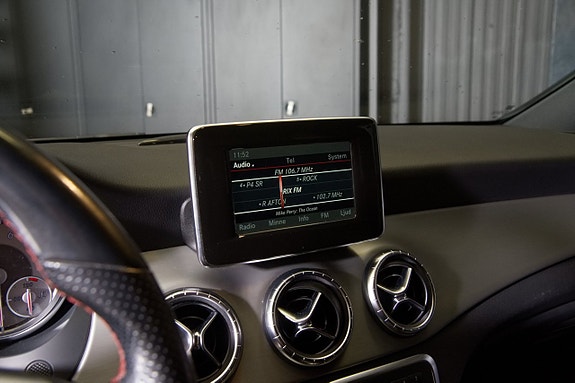 Mercedes-Benz CLA200 14 of 18