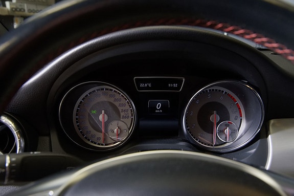 Mercedes-Benz CLA200 11 of 18